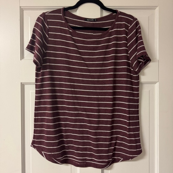 Pink Clover • Button-Back Top - Picture 2 of 2